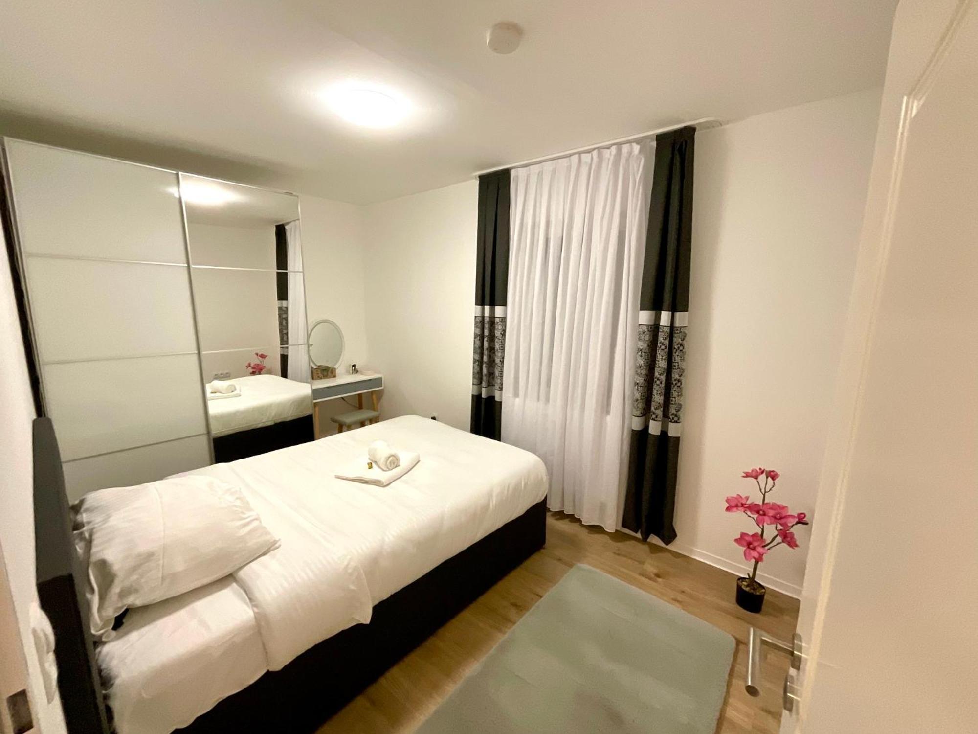 Best Central Apartment - Am Marktplatz - Up To 5 - Next To Frankfurt And Hanau - Coffee And Snacks - Netflix, Prime, Disney Nidderau Exteriér fotografie